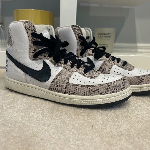 Nike Vintage Hightops - Picture 1 of 3